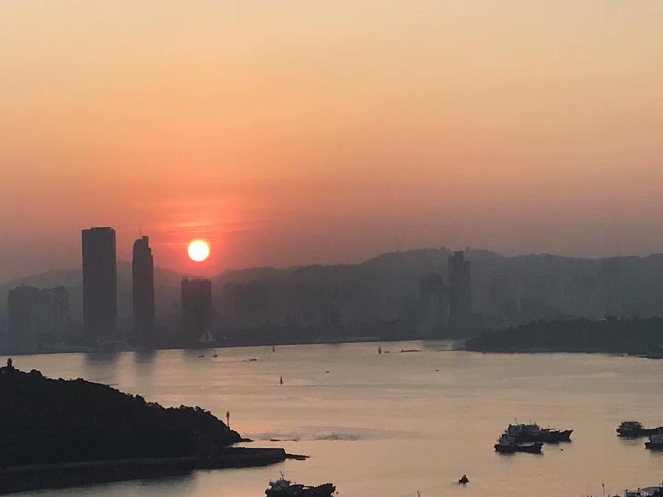 新手问答，后天提车，有问题咨询：
君威起步和停车的详细步骤是怎么样的啊，关于挂挡和电子手刹的。然后就是新车得等到车检上牌之后，才可以加装倒车影像，行车记录仪，和贴膜镀膜嘛？我得是君威精英版的