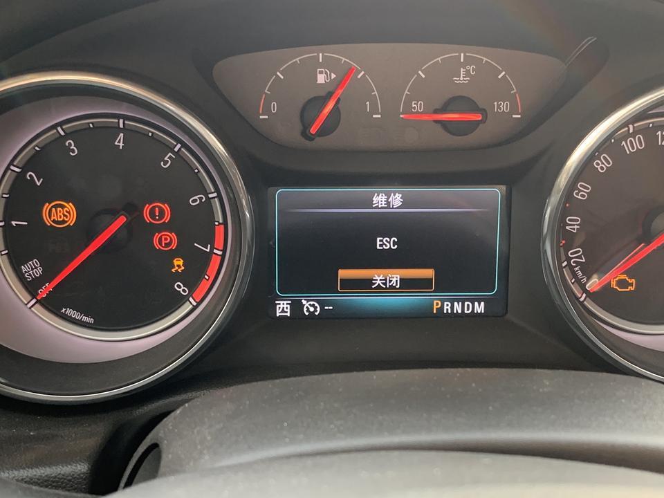 君威-新车4000公里，最近打不着火，(屏幕指针都亮，就是发动机不启动)屏幕跳各种故障，比如：维修ESC，节电器启用等。什么原因，是因为电瓶没电了吗？可是新车才两个月啊！