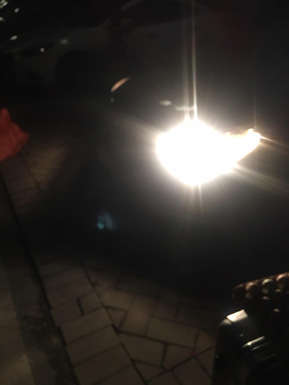 别克君威灭火后大灯一直亮着 怎么回事儿