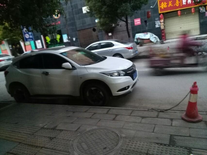 君威-大神们，看看这是款什么车呀