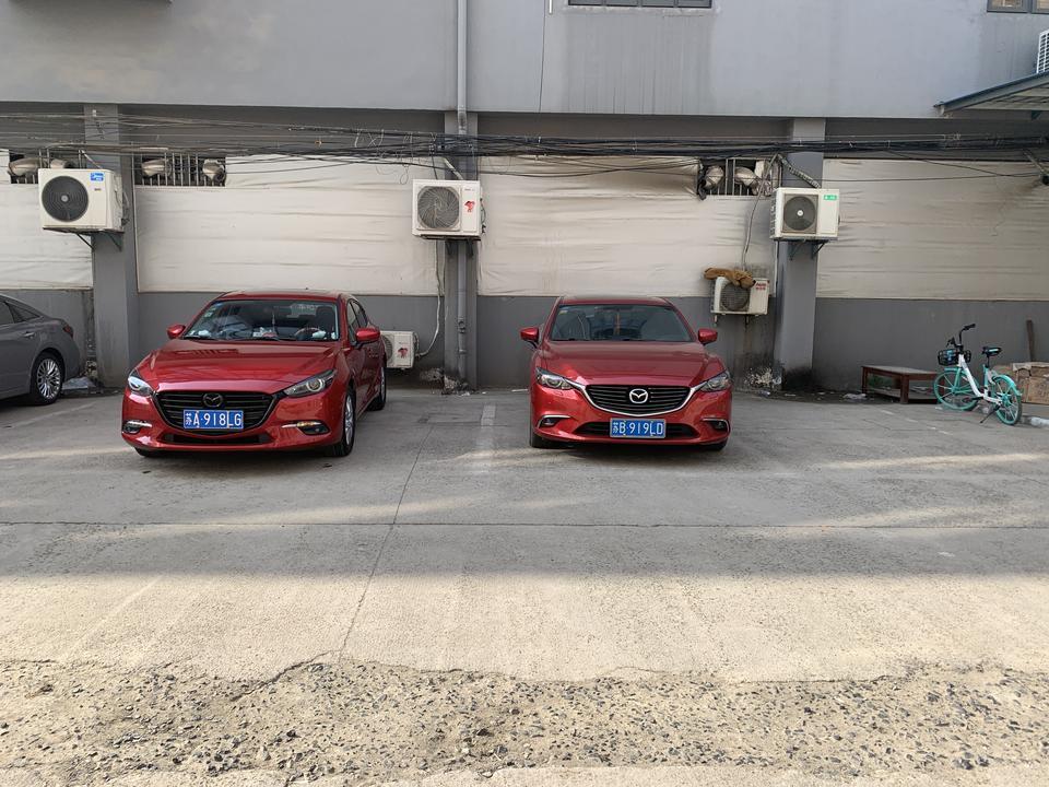 马自达3 昂克赛拉-你们昂克赛拉左右后视镜开合的角度一样吗？我怎么发现左右后视镜的角度不对称呢？