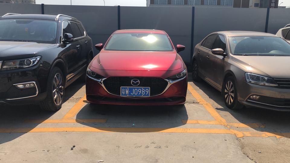 马自达3 昂克赛拉-2020马自达3前盖裂缝有点大啊。能不能调细点？