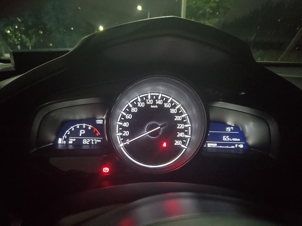 马自达3 昂克赛拉-19款1.5L自动豪华昂克赛拉，你们一箱油能跑多少公里，我朋友带我回老家上牌，一天跑了750公里，加了两次油，一箱油大概能跑四百公里，你们呢？