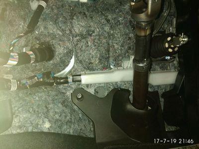 马自达3 昂克赛拉-大家的马自达昂克赛拉驾驶座下面是这样的吗?怎么连个挡板都木有??