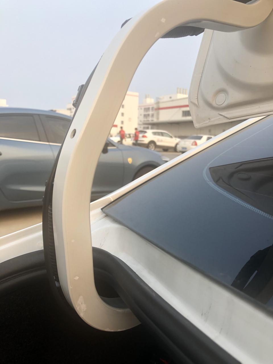 马自达3 昂克赛拉-后备箱内漆被行李磕掉了，补漆又补的难看，请问有没有较好的解决方案！