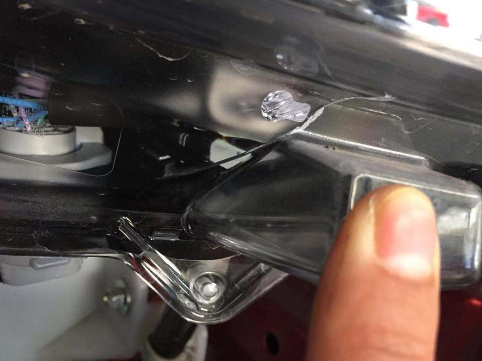 马自达3 昂克赛拉-两个月新车，昨晚一血，去四儿子店定损搞了八千多，叼咯。大灯四千多，前杠一千多，泡沫四百多……