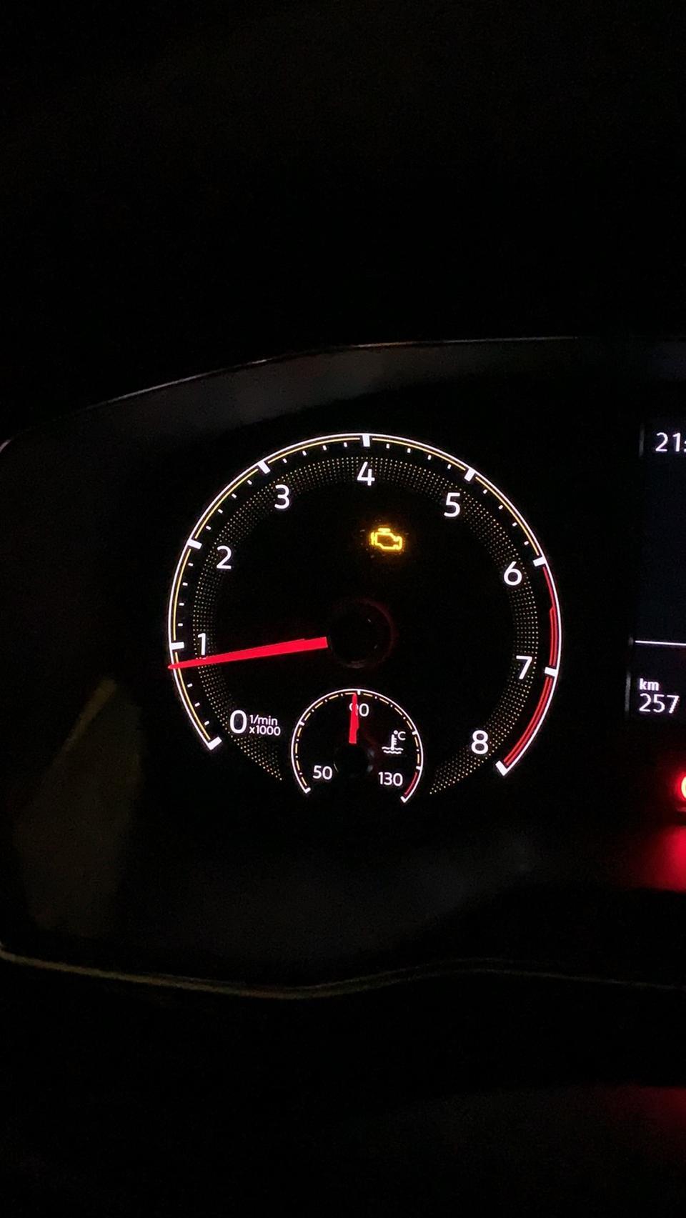 速腾-大哥们 请问这个标志一直亮着是什么意思 刚提的新车