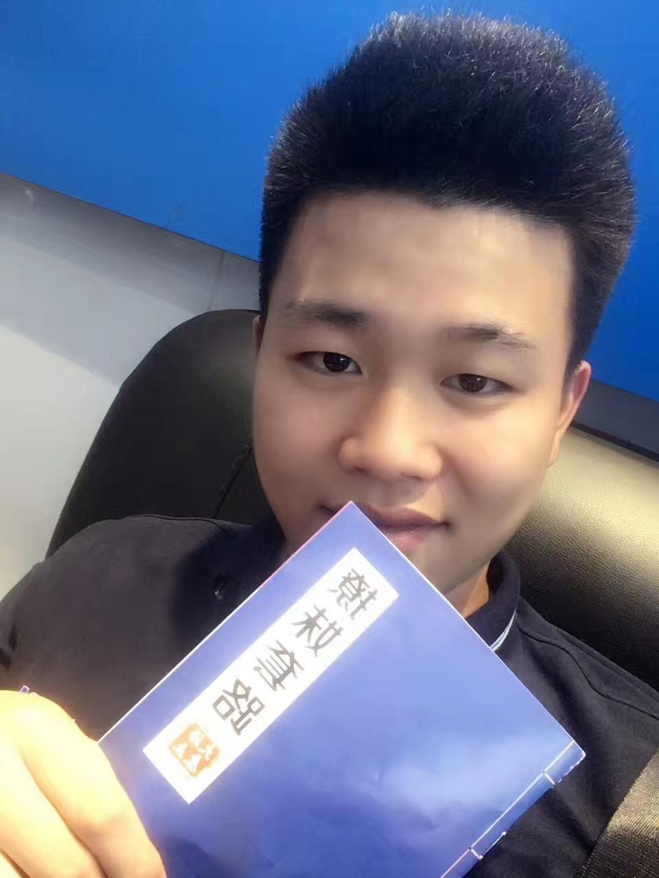速腾-有没有老铁买的2019新款 黑色的 我看了车友圈 差不多全是白色啊? 黑色的 金色的 有没有的 求各位大佬上图看一下?