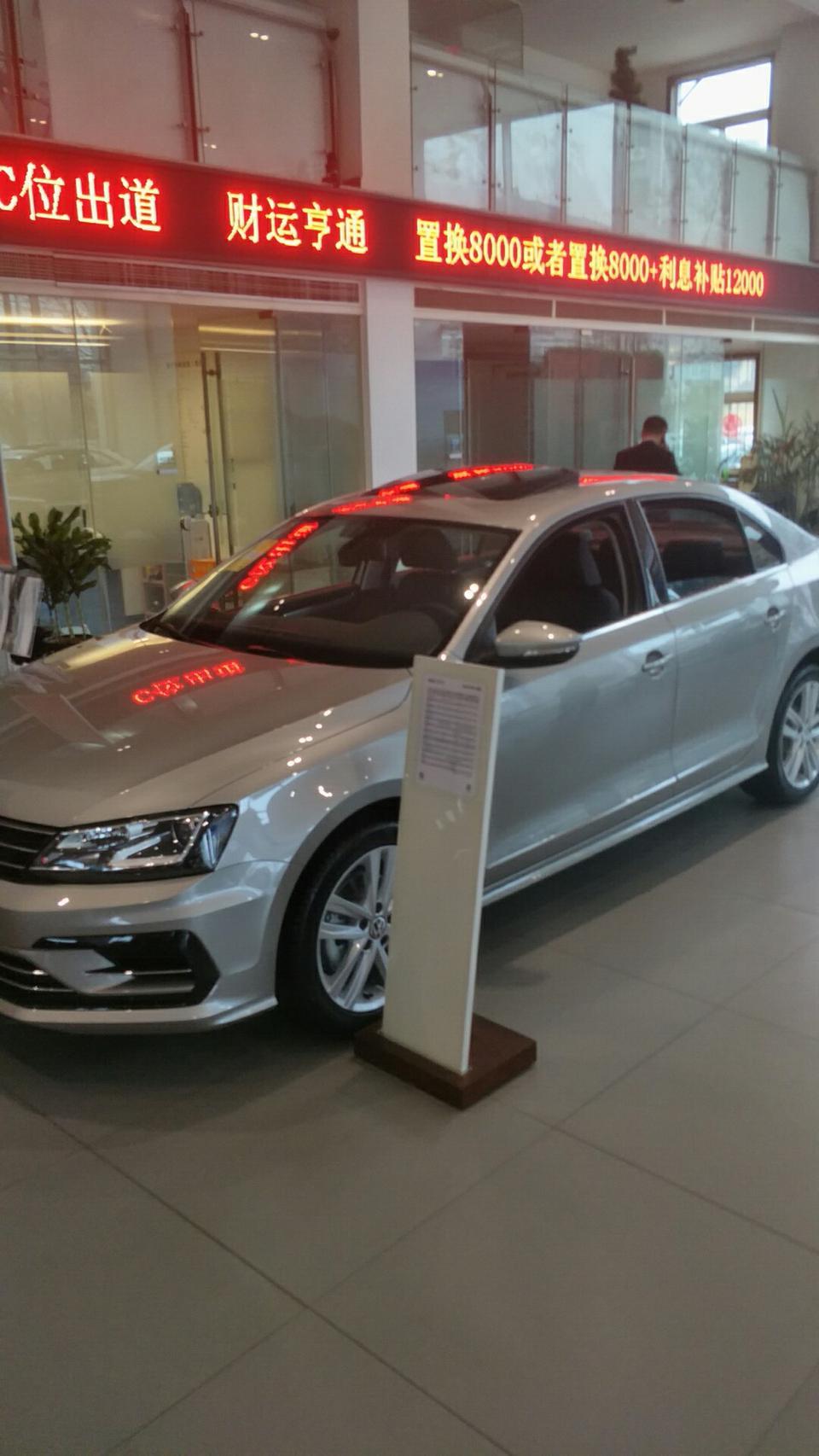 各位吧友们，请教一下，现在新速腾出来了，昨天去4S店看现车，相中老款1.4T煜动版了，分期优惠三万二，还有谈的余地吗，现在买还是等到四月初再买，还有老款的干式双离合毛病真的有这么大吗