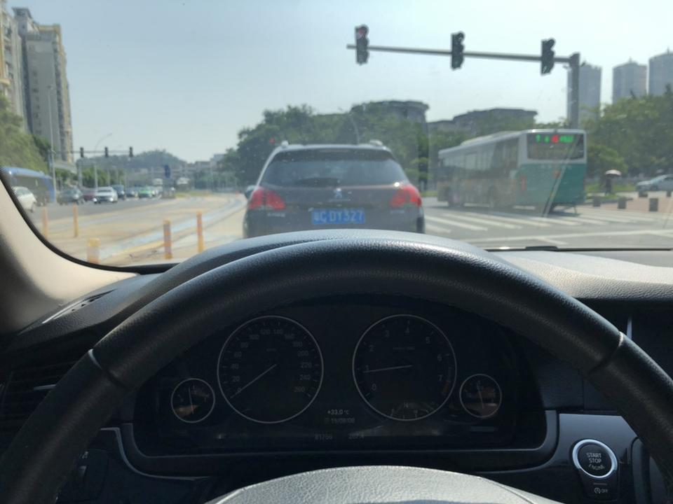 宝马5系-虚心请教一下各位懂车的大佬:我现在跑了50000公里了,没有加过任何添加剂,做过节气门清洗,做了这么多次保养好像一直没有发现积碳,强化了一下轮胎,灯光,平时就周末来回开一下,大概一周走500公里左右,跑过3次长途5000多公里,以前一直在中石化加95的,都还很正常。昨天作死去中石油加了一次95,然后发现中石油的那个收银妹子超级漂亮,请问我怎么才能睡她?
