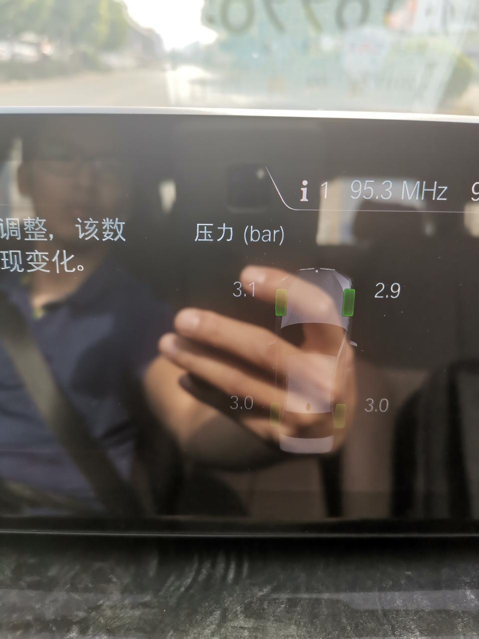 宝马5系-刚提的车子，显示胎压3.0，防爆胎胎压这么高吗？
