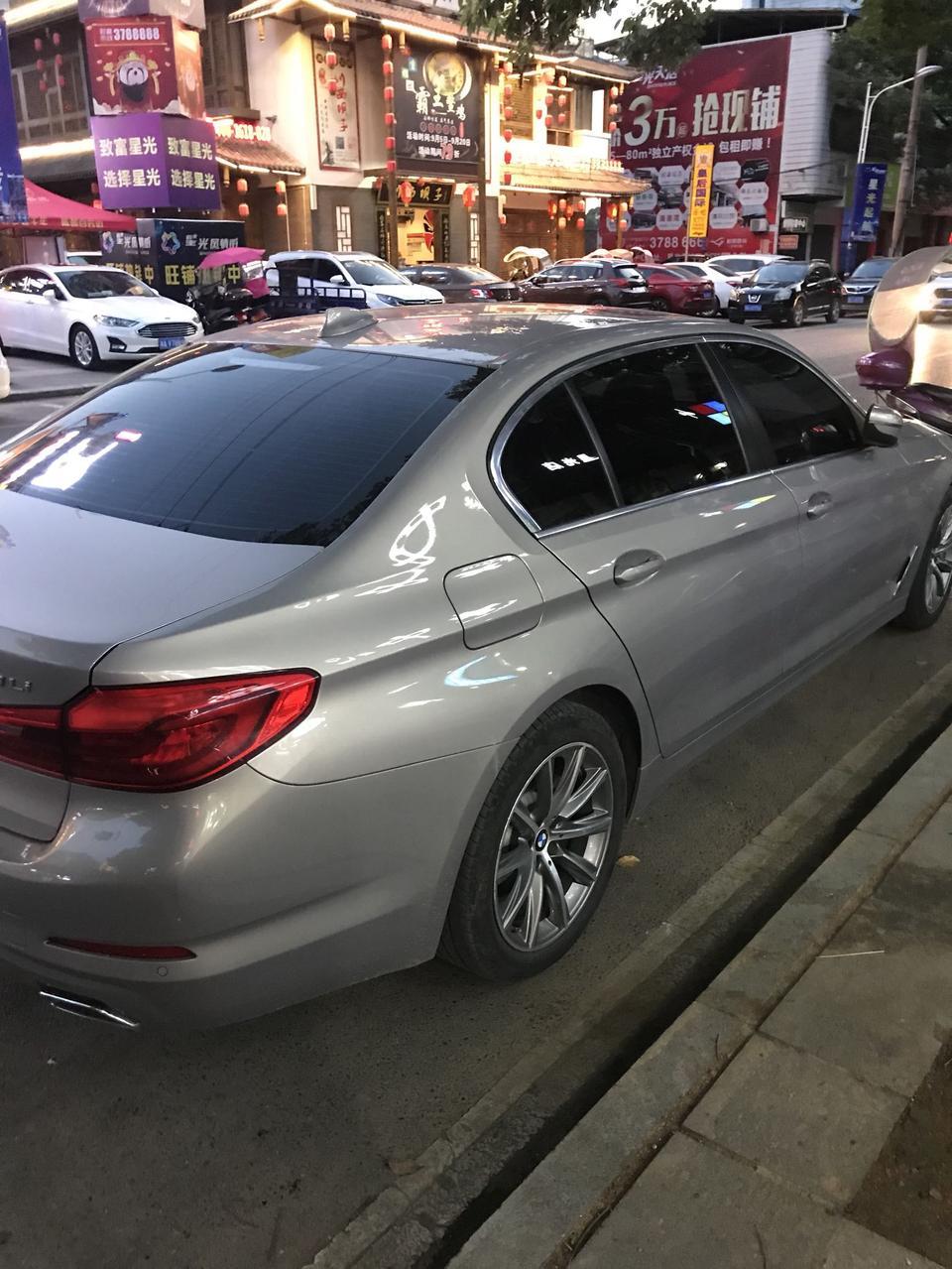 宝马5系-请问谁知道这辆宝马528是什么颜色？