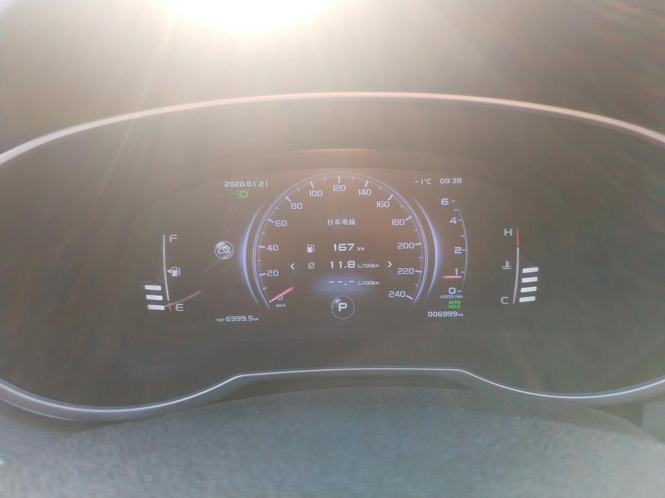 博越-坐标北京，20款1.8t 4g互联版，提车5个月，工作日就上下班代步，单程十二三公里，感觉在市区开特费油，前两天想测一下真实油耗，13号加的200块92号汽油，6.99/L, 当时油箱还剩一些油，加完油里程表底我记得是6833km，今天到公司看了一下里程表6999km，目测这200块也就跑个200km多点，这么算下来，实际市区冬季油耗大概14~15个油了，一公里一块钱，各位车友我这开的是不是太费油了？你们冬季的市区油耗大概多少？   忽略表显油耗，大上周刚跑完高速，跑高速时表显油耗能拉到8个以下，目