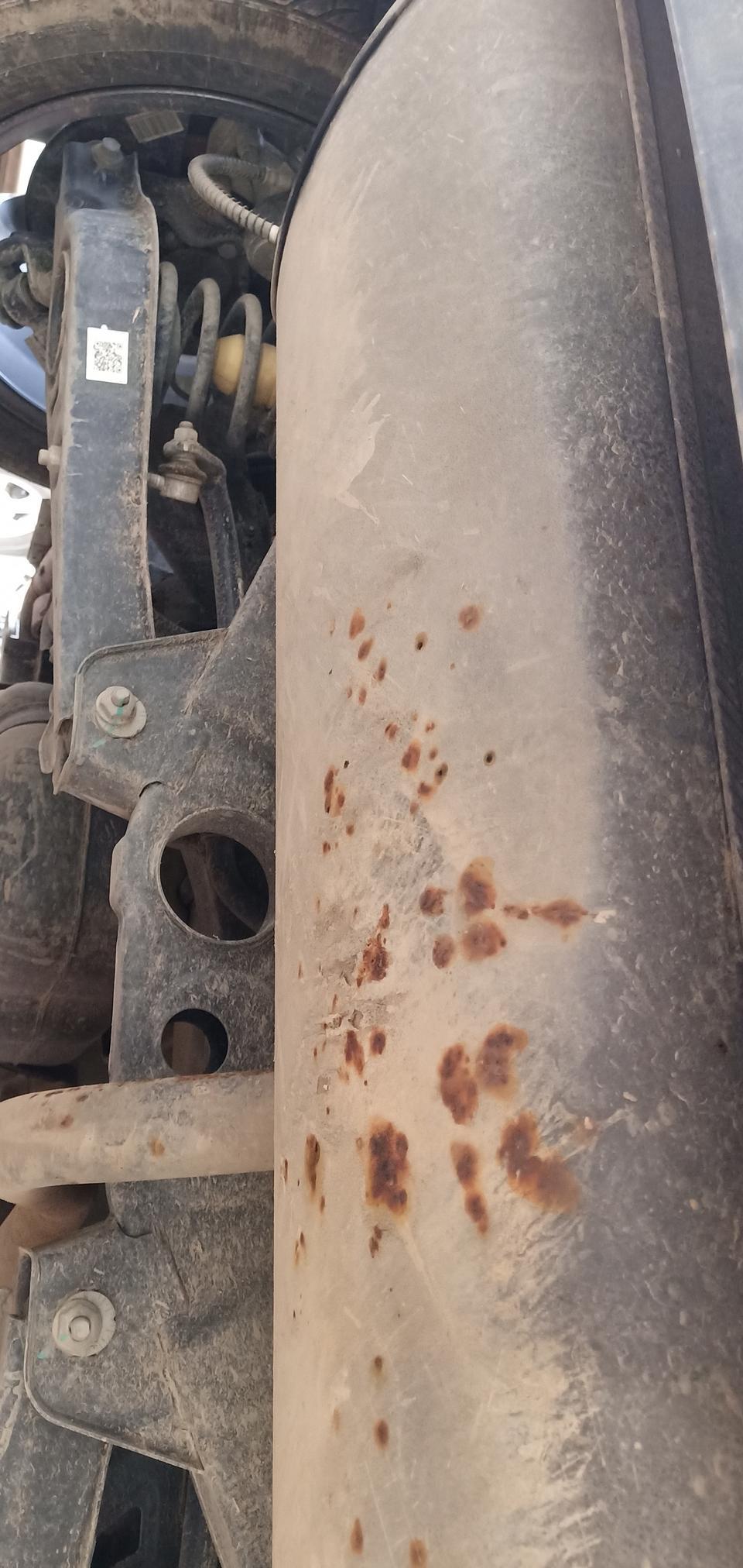 你们的博越有这个现象吗?买车才一年零三个月,我现在有点儿慌!今天刚发现的。 你们的博越有这个现象吗?买车才一年零三个月,我现在有点儿慌!今天刚发现的。