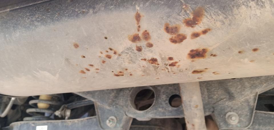 你们的博越有这个现象吗?买车才一年零三个月,我现在有点儿慌!今天刚发现的。 你们的博越有这个现象吗?买车才一年零三个月,我现在有点儿慌!今天刚发现的。