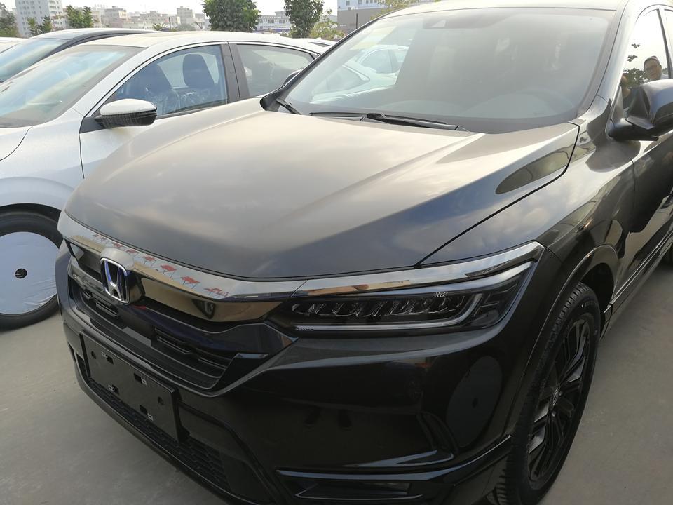 皓影-今天去看车幻夜版，冷启动发动机连手机都放不稳，这是这是正常现象嘛