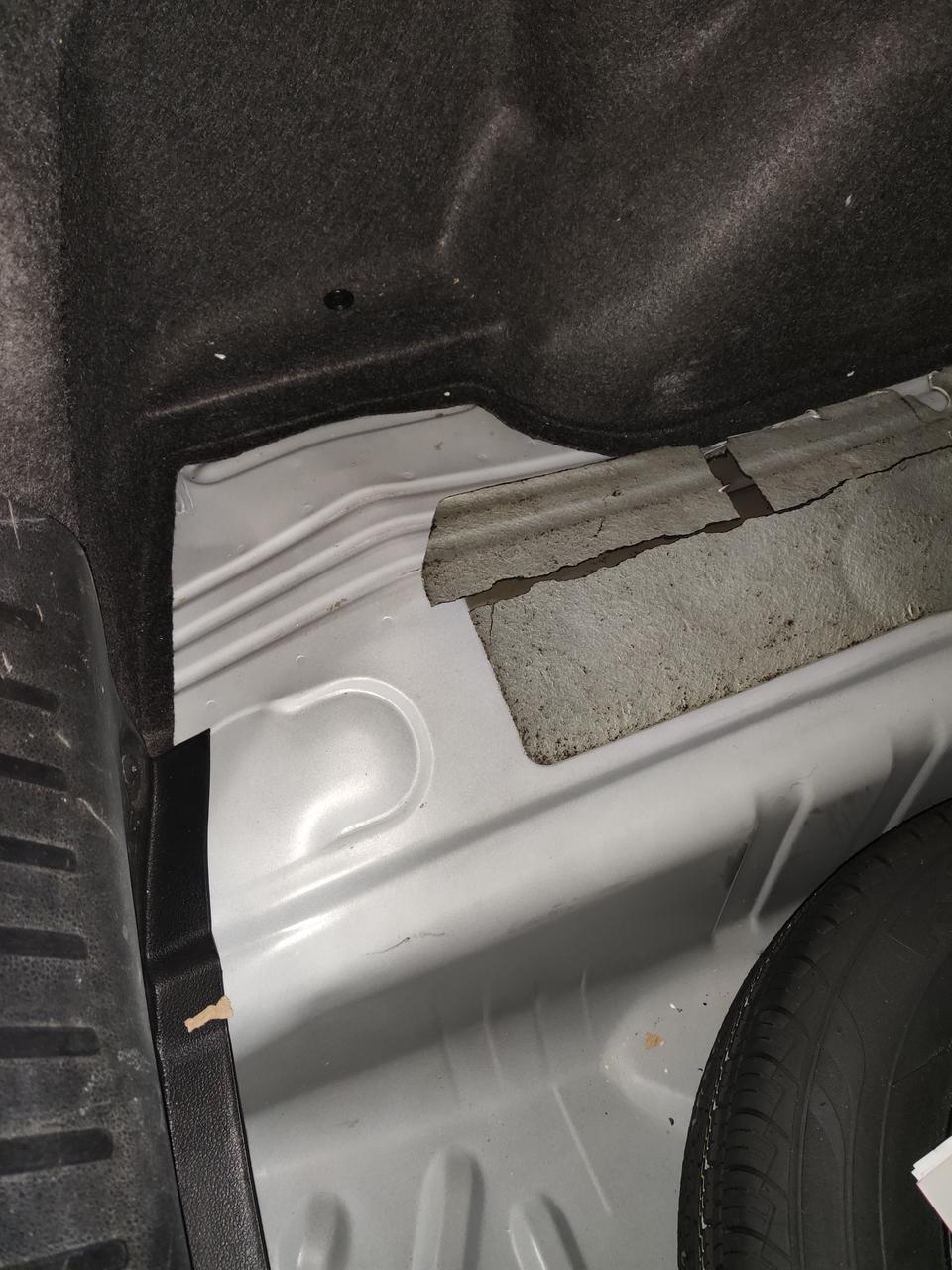 你好，请问后车全责追尾我的宝来车，左后门变形打不开，翼子板挤皱褶，后备箱拱起，右后门缝隙增大，保险杠损坏，这样的追尾可以要求换全新原厂件吗？如果和4S、保险对接显得懂行呢？谢谢！