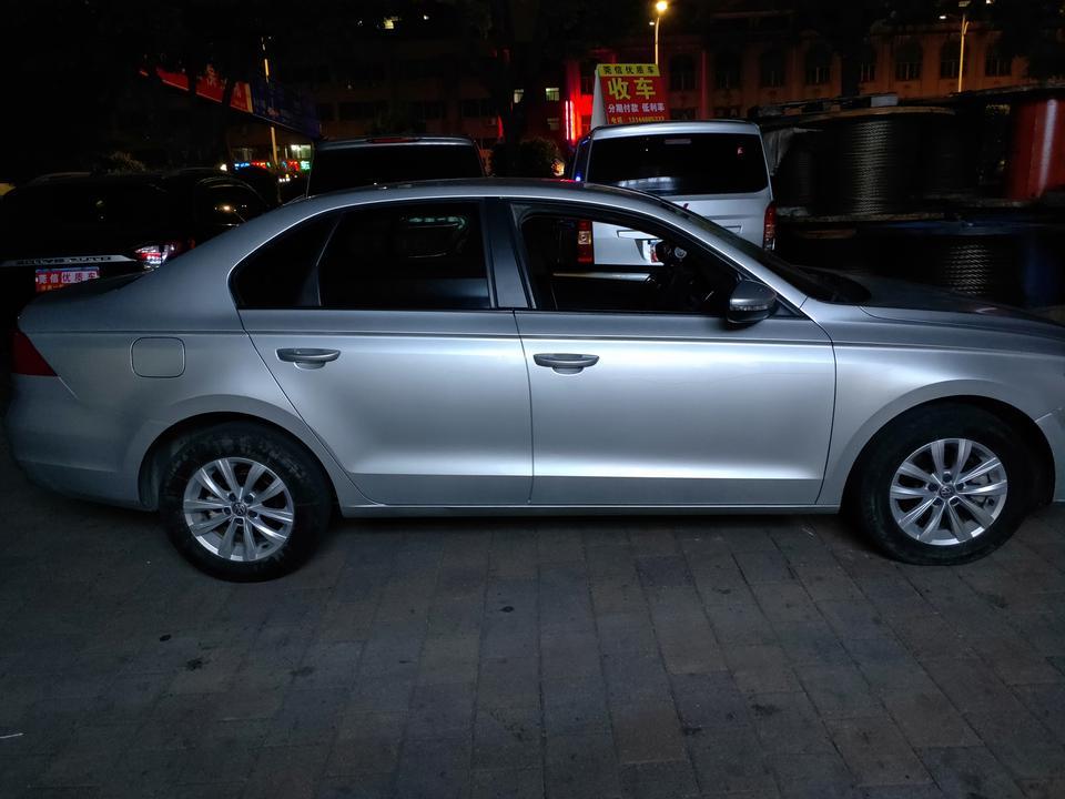 宝来16款，自动，低配，二手车，车况良好，就前后杠做过喷漆，74800贵吗？