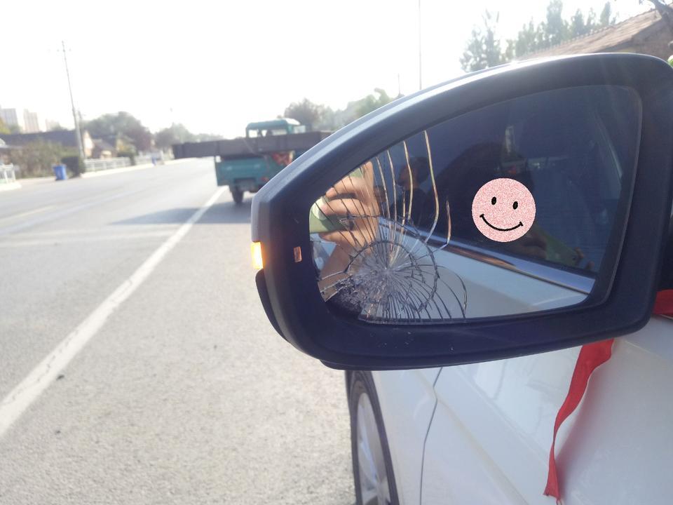心塞！19款宝来自动舒适，后视镜被撞碎，能不能只换镜片？后视镜加热和后视镜其他调节功能会不会丢失？
