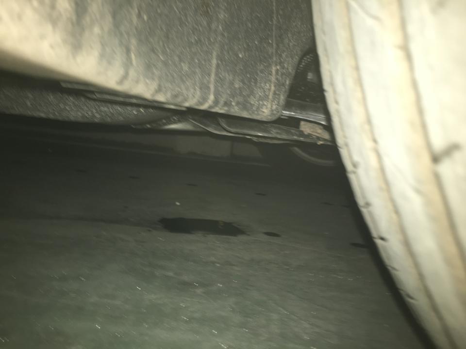 新宝来副驾驶下面的底盘动不动滴水，是什么原因？需不需要去4s店检修？