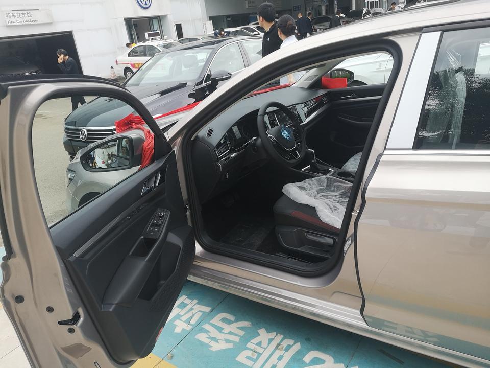 请问一下2019宝来自动精英型后视镜可折叠吗？掰也掰不动，每次停车后用担心剐蹭，