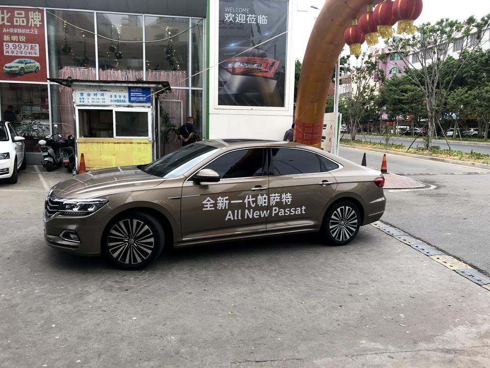 帕萨特-请问各位车友，新车侧面玻璃贴成这样可以上牌吗？不要凭常识，知道的讲一下，万分感谢
