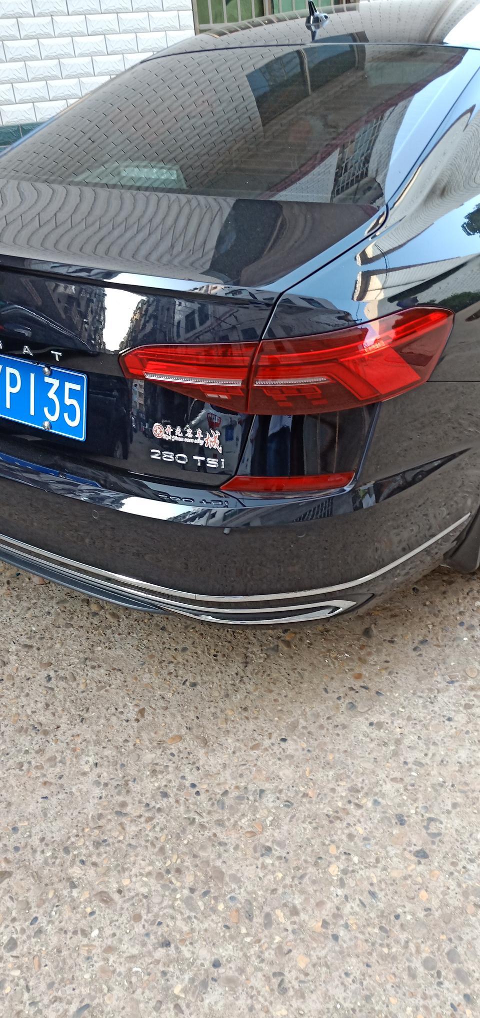 帕萨特-请问这款是大众啥车？