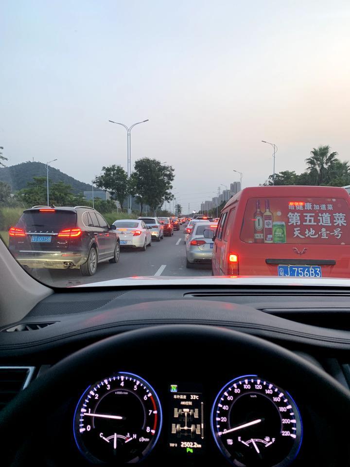 2018款汉兰达国六，车内每隔一段时间就会“滴”一声，圈中的朋友有这状况吗？是什么声音？