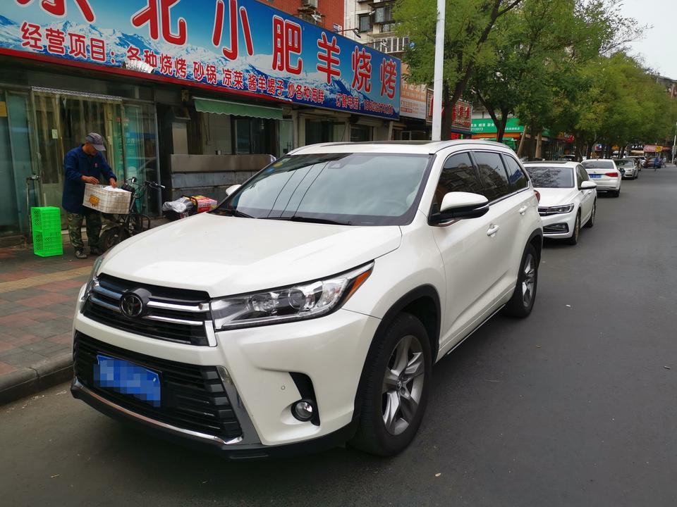 汉兰达-18款四驱尊贵，提车时候33.98裸车，自己加了一个音响3万多点，无事故，现在能卖多少，求解答