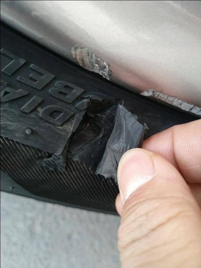 汉兰达-一月份提的车，这两天上路牙子把轮胎弄掉一块，轮毂有剐蹭和小坑，我想问，车上的备胎和使用胎是完全一样的吗，可以长期使用吗？还有就是我有必要换新的轮毂吗，我想找朋友走保险，把轮胎和轮毂都换了，换的轮毂能有原厂的好吗？
