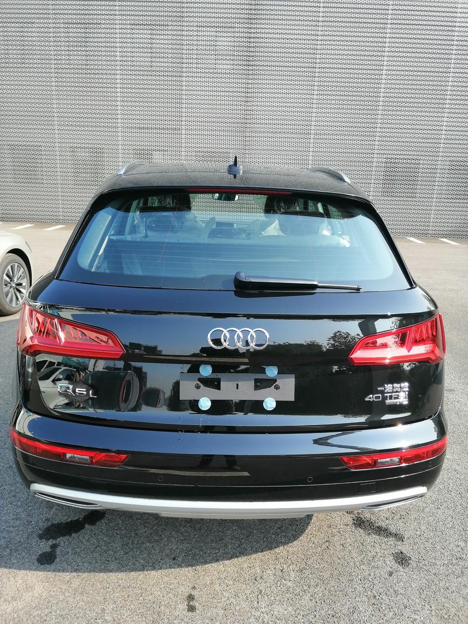 奥迪q5l-我想问一下四川泸州Q5L进取型（乞丐版）裸车价31万，落地36万是不是贵了？自己加装一万六，共计37.6万，后悔没有买时尚型。