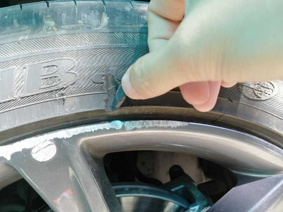 红旗h5-前几天不小心蹭道牙子上了 这样必须得换轮胎吗？