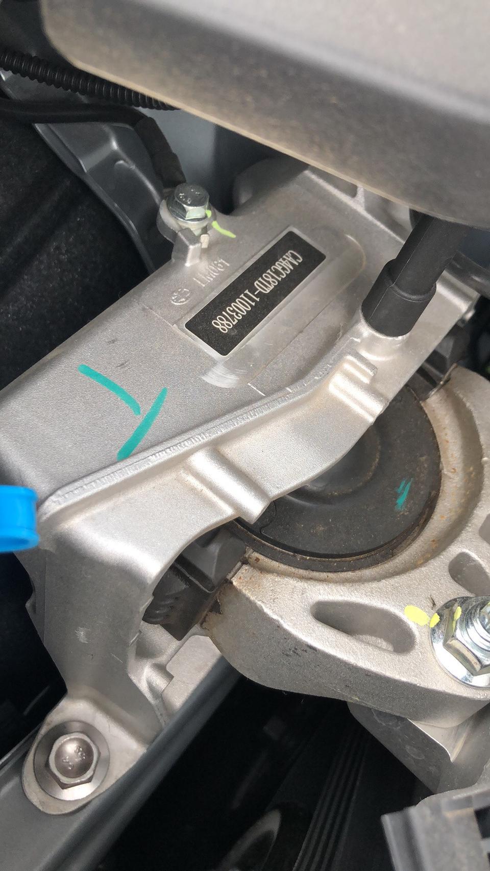 红旗h5-新车6天  今日车管所  上牌发现发动机型号是03799 但是发动机旁边牌子是 03788 咋回事啊
