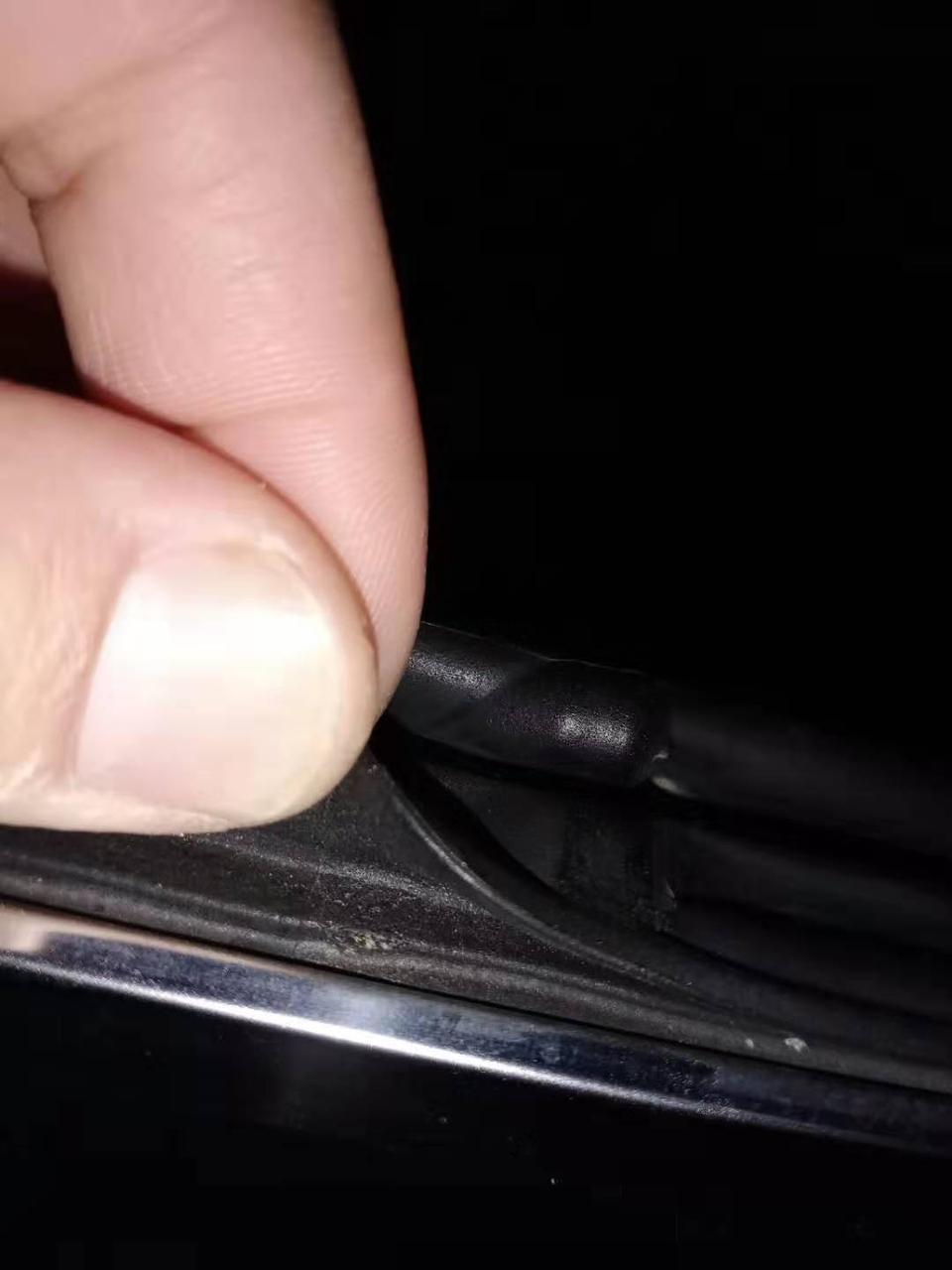 才买新车半年的亚洲龙胶条就老化开裂，大家的都这样吗