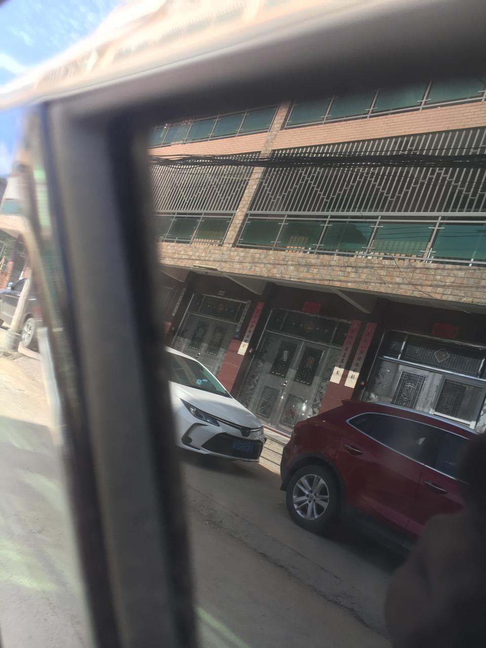 亚洲龙-车门玻璃关上会有缝隙，有四个，别的车有没有呢