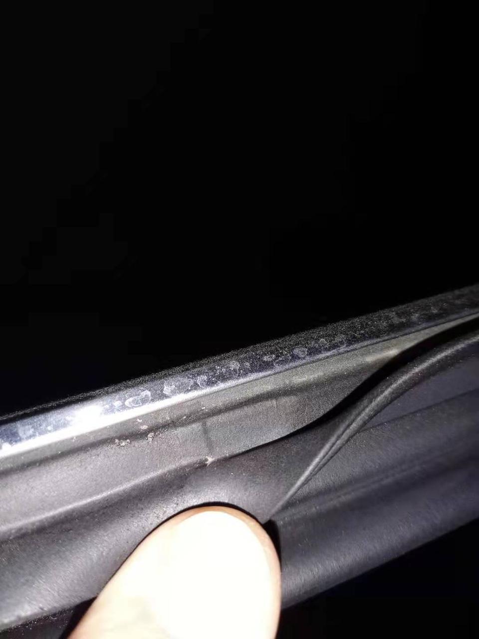 才买新车半年的亚洲龙胶条就老化开裂，大家的都这样吗