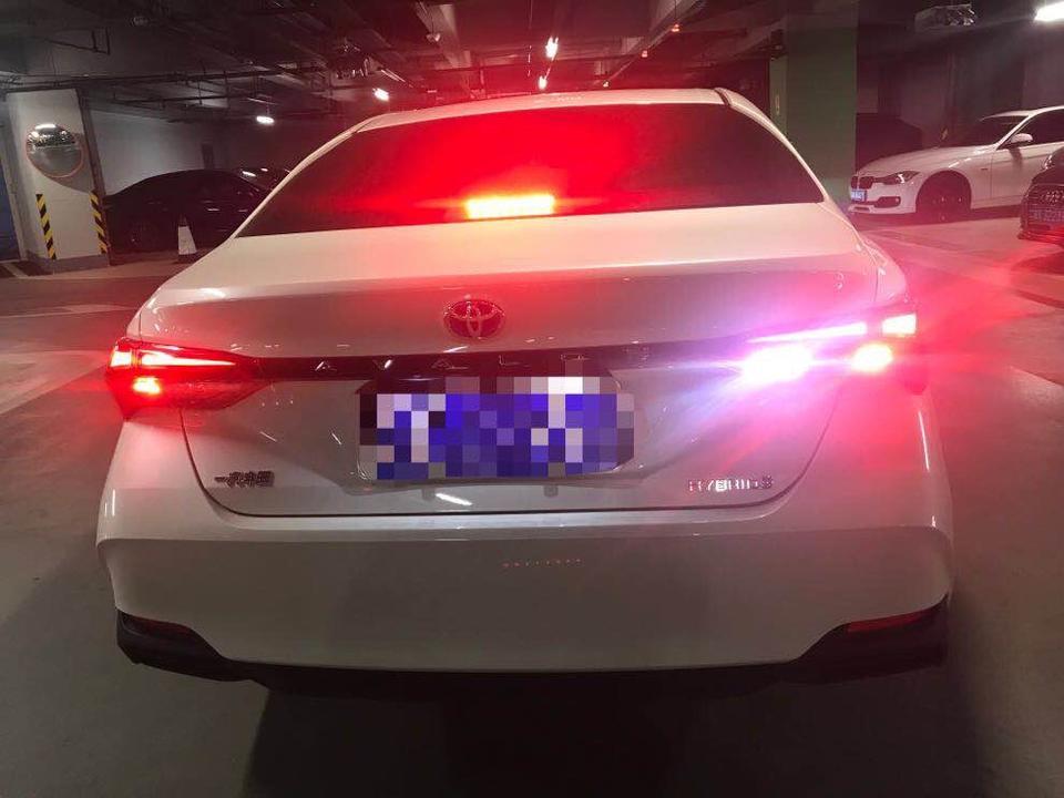 亚洲龙-倒车时候，有一边的白色LED尾灯不亮？什么回事啊？