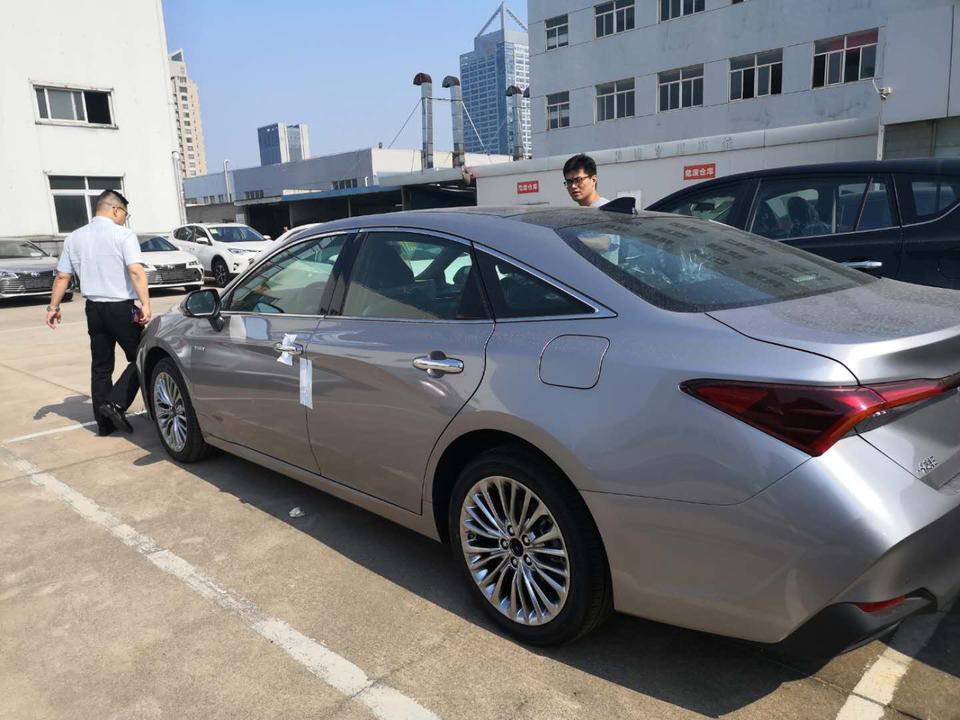 亚洲龙大灯延时关闭启用以后，为什么开驾驶位车门大灯就熄灭了？这个延时的概念是从关闭车的电源开始还是从锁车后开始？