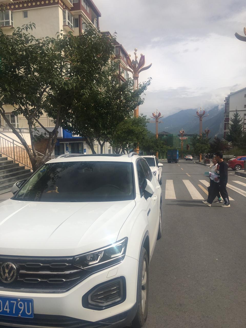 探岳-我的四驱尊贵，偶尔陡坡倒车发现有前溜现象，启动自动驻车功能也出现过一次，这是什么原因呢？