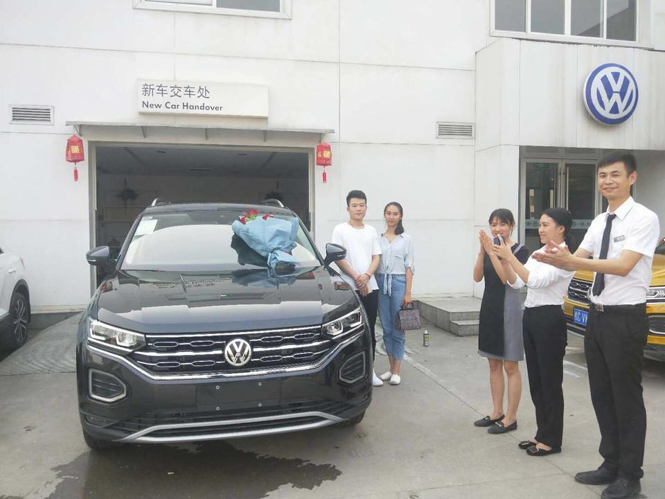 探岳-昨天刚提的 330 2驱尊贵版 加原厂行车记录仪 电尾门 19轮毂！ 我想请教下大神，这个倒车后视镜自动下调，是怎么设置的？ 能具体解答下吗？感谢！