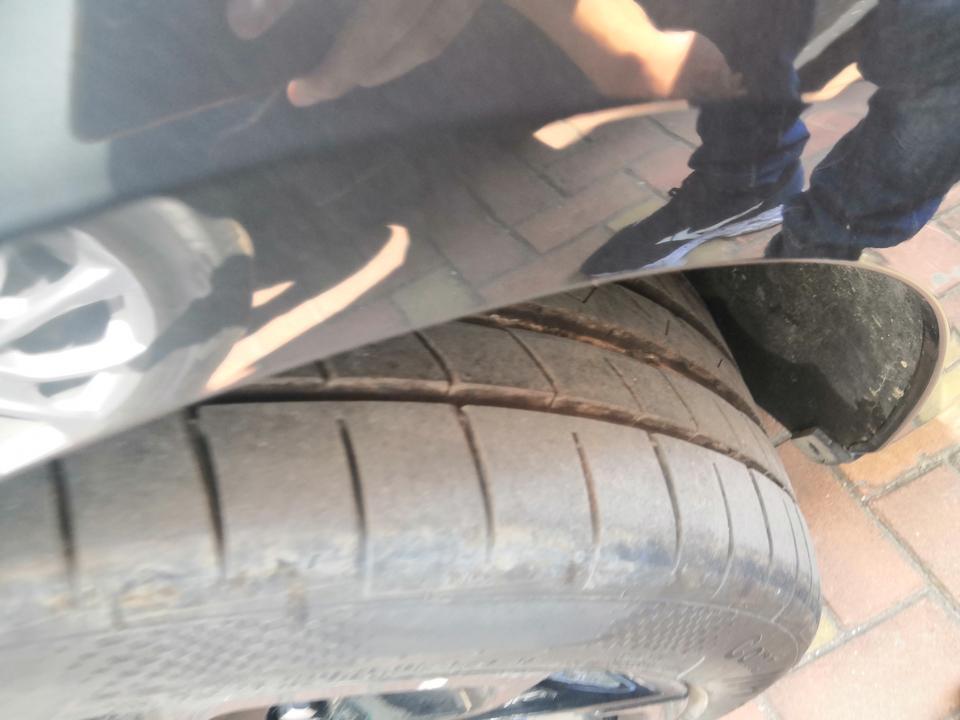 迈锐宝xl-去提车，发现是一月份库存车，4S店以买了保险为由不给我换车，沟通两天给我换车但是说上海银行的无息贷款只能一年5万，全款的话贷款服务费4800也不能退。599送4次保养的活动不能参加。请问各位车友有没有上海银行的朋友，我想咨询一下车贷政策因为4S店原因导致我换车我的车贷能不能直接改车架号，不换贷款。或者我换银行无息贷款，要求4S店退换贷款服务费费，这个合不合理