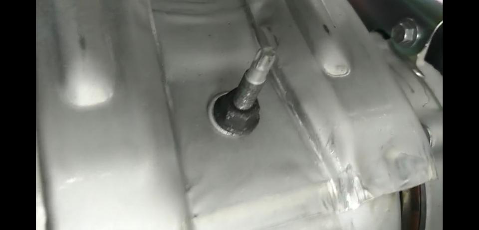 新车19款迈锐宝XL2.0锐联版，车到了还没提有视频这种问题正常吗？螺丝有拧过的痕迹，外壳有擦伤。