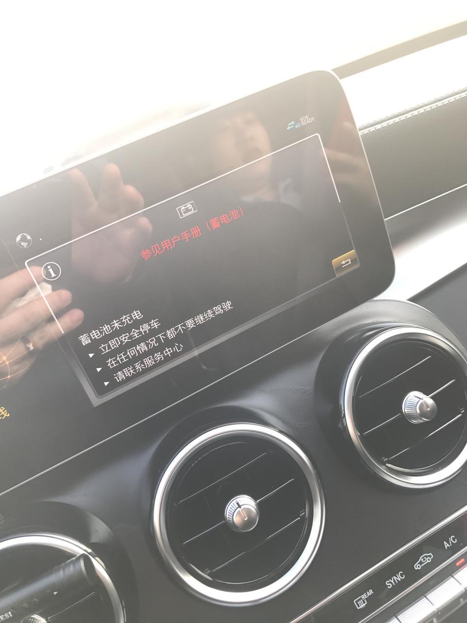 奔驰c级-新买的奔驰车C260L，才20几天，就出现电瓶故障灯亮两次，第一次导致车辆无法启动，叫了拖车到了4S店，检测了说没有任何问题，说是我用电多了导致的，我就停在路边熄火了，坐在车里5分钟不到，出现问题了，这次也是的，我去接人，停在路边，下车锁了车子，一根烟没有抽完上车，也出现故障了，还好这次车子能启动，4S跟我讲把车子送过去检测。我想问一下大家，如果检测还是没有问题，我应该怎么维权。