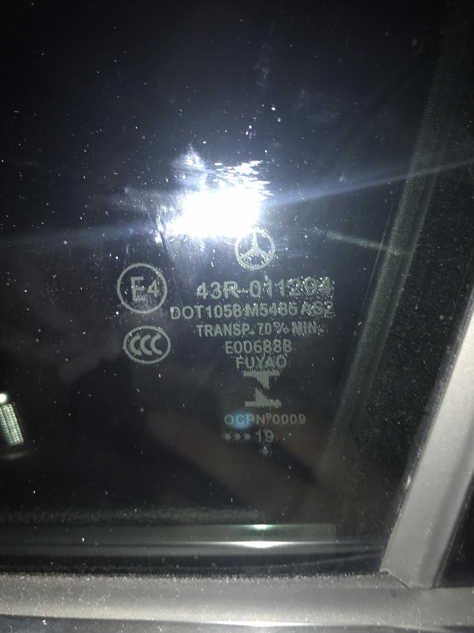 奔驰c级-半月前提了一辆5月14日生产的奔驰c260l，前面两门的侧窗玻璃生产日期是不一样的，是不是一扇是19年1月生产的，一扇是19年3月？5月出厂的车，玻璃却是1月份的是不是不正常？
