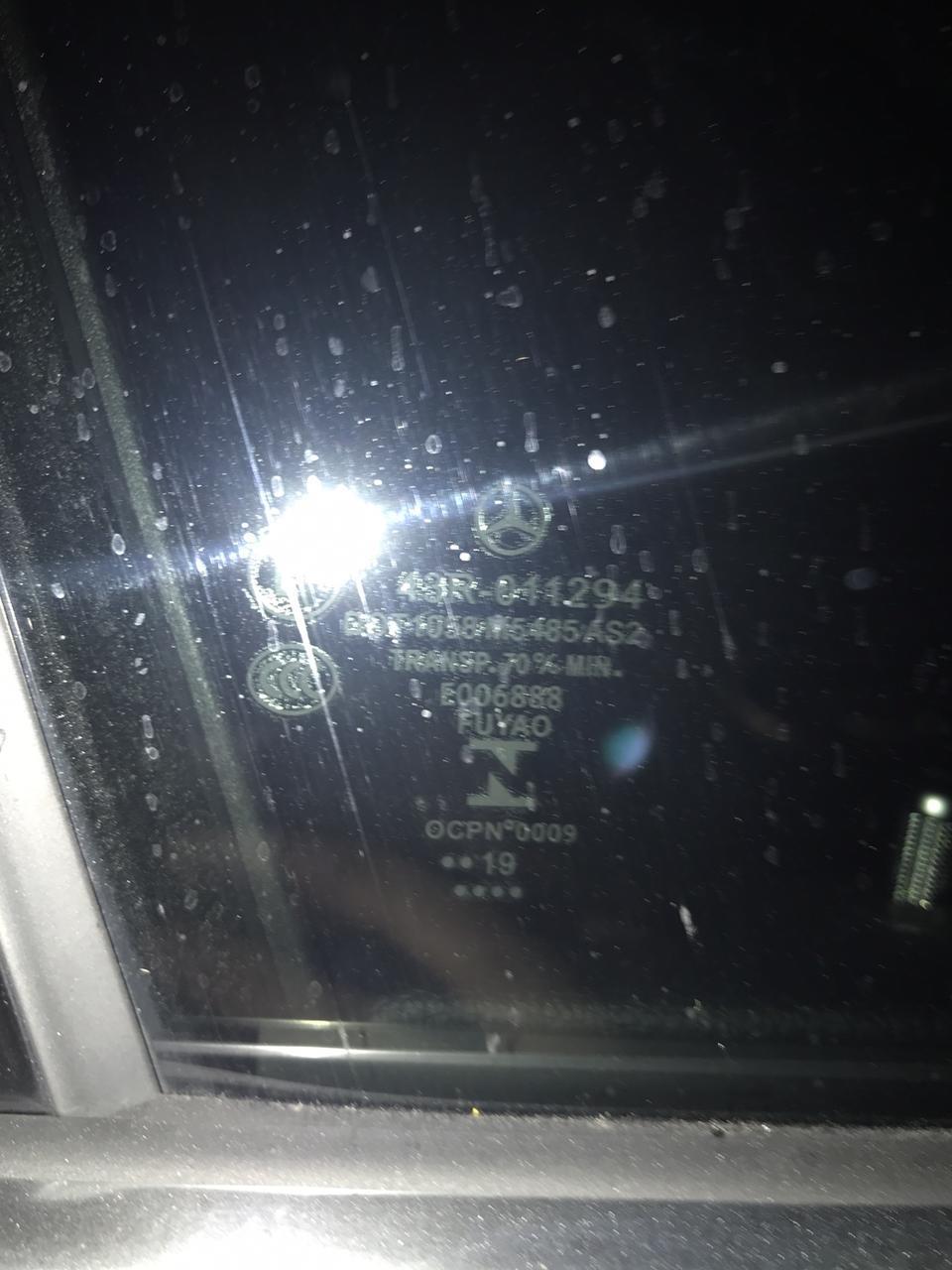 奔驰c级-半月前提了一辆5月14日生产的奔驰c260l，前面两门的侧窗玻璃生产日期是不一样的，是不是一扇是19年1月生产的，一扇是19年3月？5月出厂的车，玻璃却是1月份的是不是不正常？