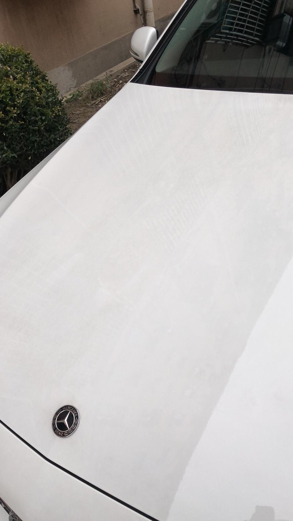 奔驰c级-各位小伙伴，前几天一直下雨，我也一直没洗车，这几天发现引擎盖上这些雨污水没办法洗掉，去了涂虎养车洗车后高压水枪也洗不掉，请问怎么处理？是又要重新抛光了嘛