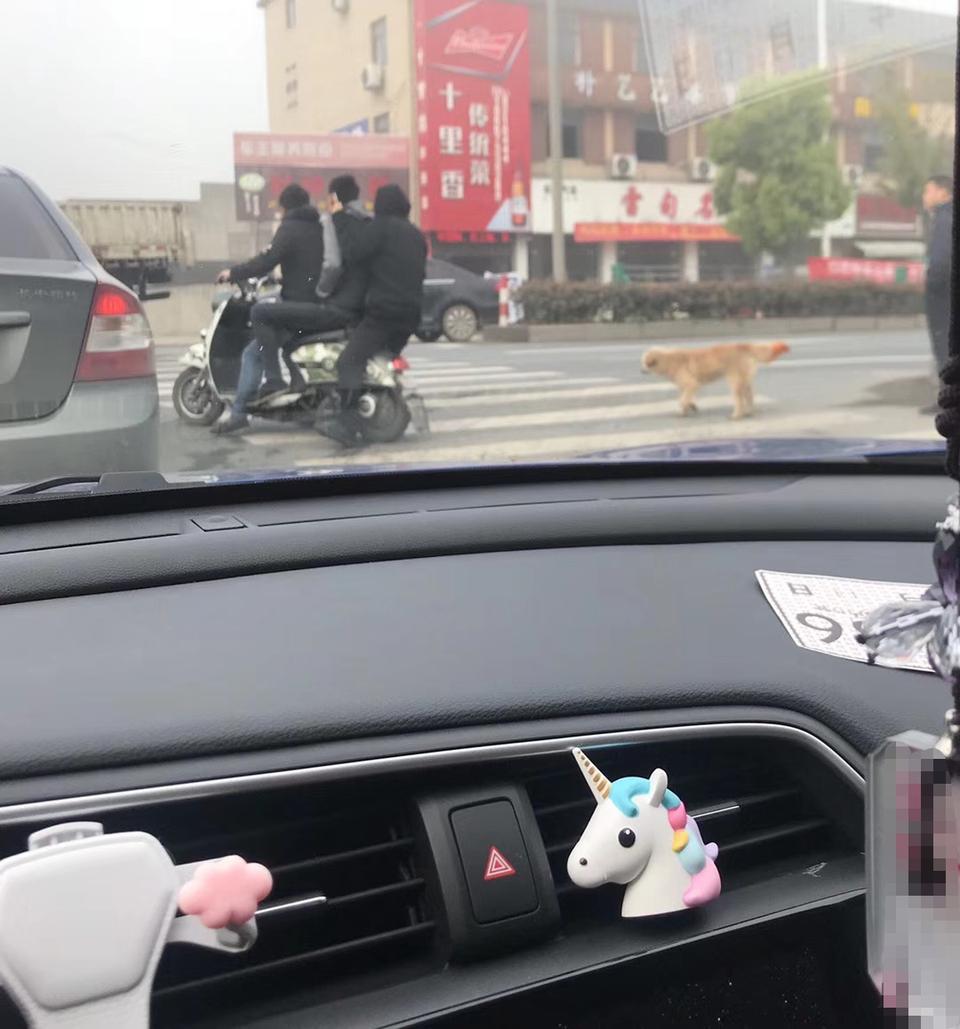 奔驰c级-大家看看这是什么车   是看内饰能看出来这是什么车吗