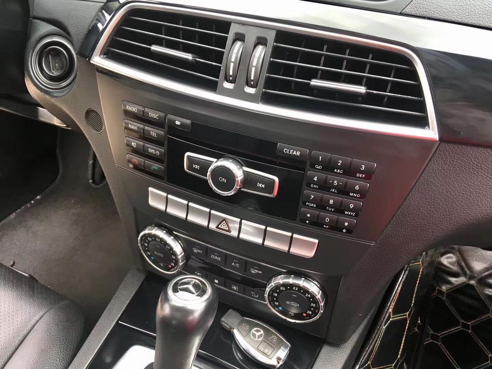 奔驰c级-大家看看这是什么车，二手c180，2013年5月份的车～现在卖大概要多少钱？