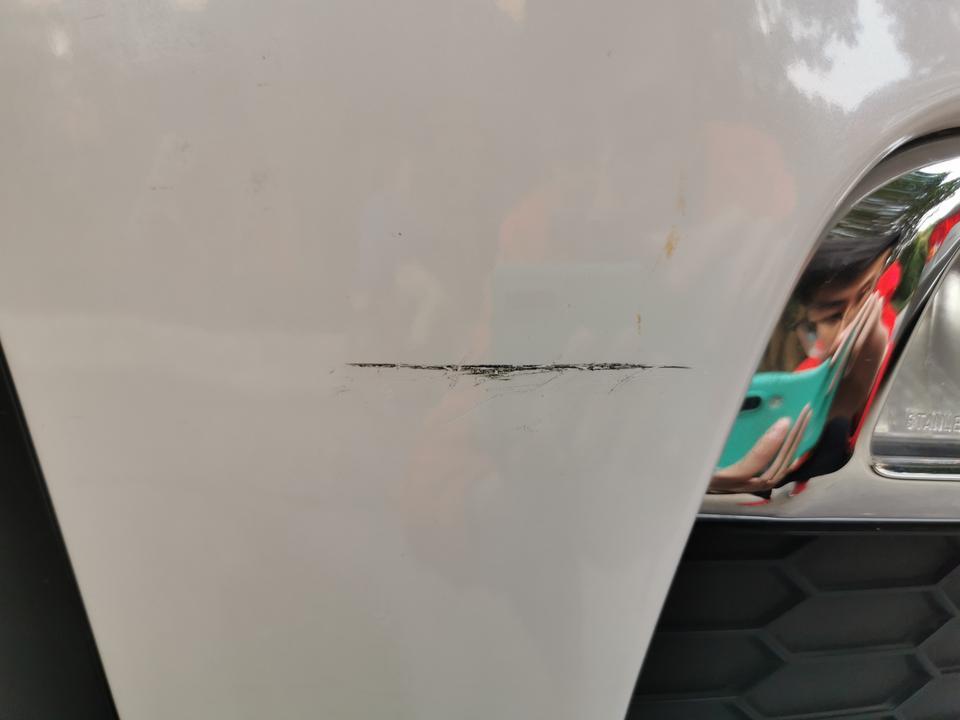 本田cr-v-2我的crv这是被划了还是被蹭了
这是露底漆了吗