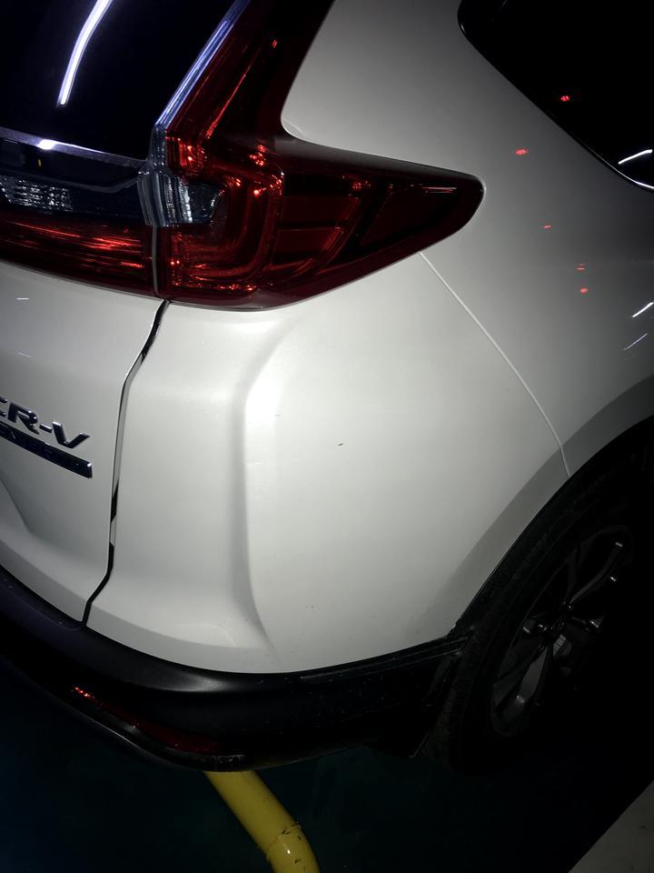 本田cr-v-请问这种漏出一点底漆需要怎么处理？
